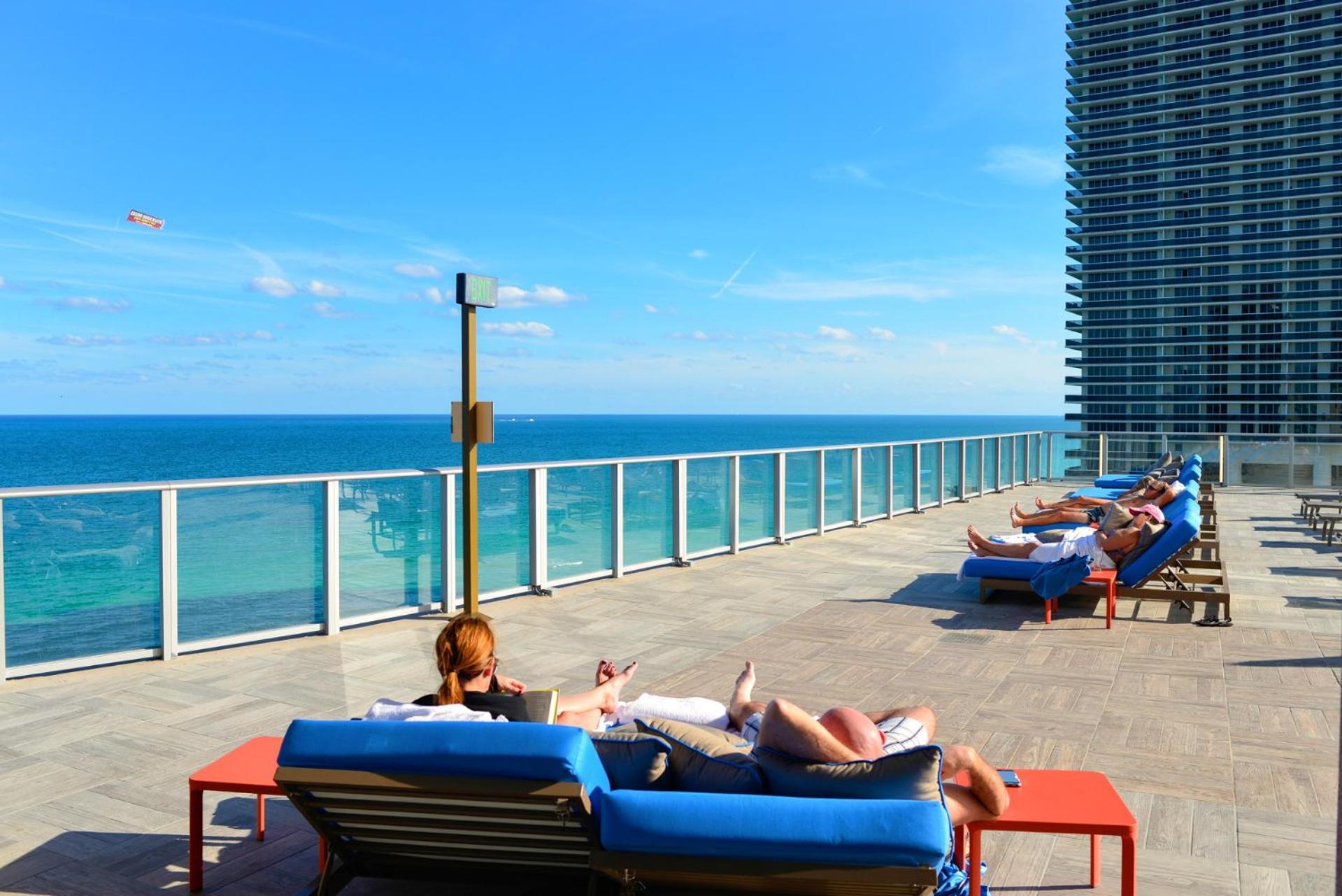 Beachfront Condo With Mesmerizing Views Hollywood Exterior photo